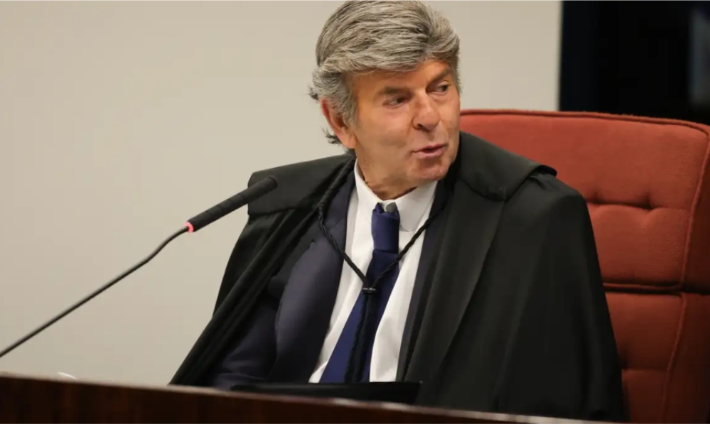Fux absolve Bolsonaro e condena Braga Netto e Cid pela trama golpista