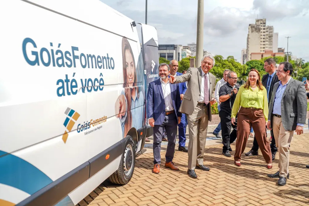 Caiado lança van itinerante para levar crédito a empreendedores em Goiás