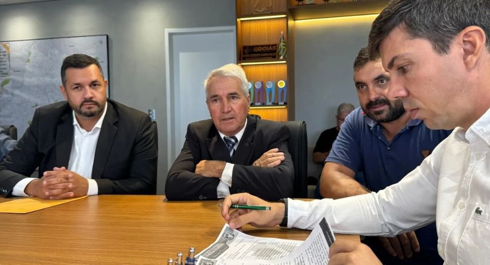 Prefeito de São Miguel do Passa Quatro, Gilmar Pereira, busca apoio da Goinfra para reduzir acidentes na GO-139