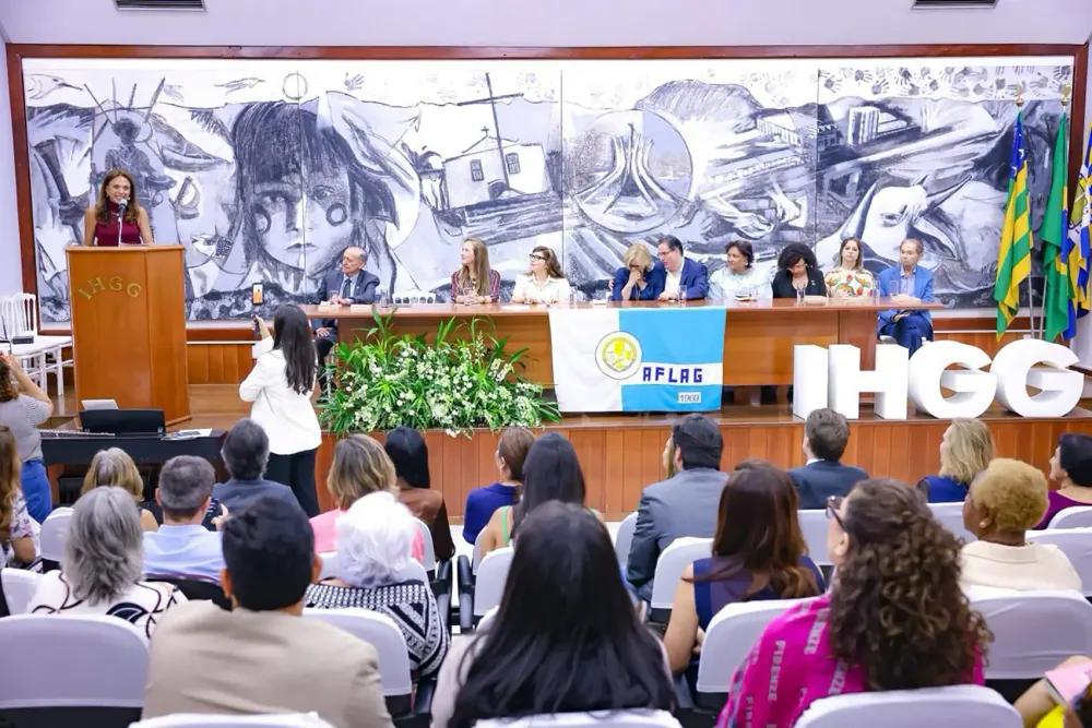 Gracinha Caiado recebe troféu Aflag por apoio à cultura goiana