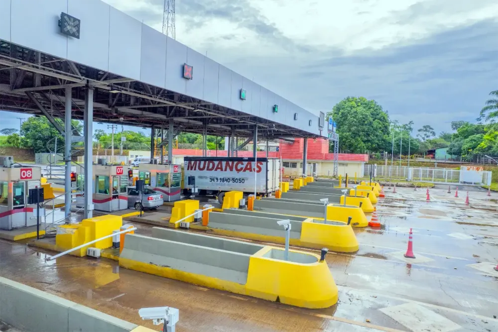 Pedágio na BR-153, dobra de valor enquanto rodovia ainda precisa de manutenção, em Piracanjuba