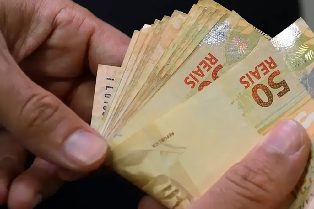 Aposentados e pensionistas do INSS terão o 13° salário antecipado para os meses de abril e maio