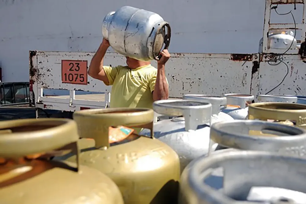 Botijão de gás vai subir até R$ 8 em Goiás a partir desta terça-feira