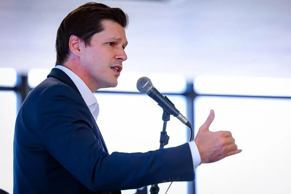 Em Goiás, agressores de mulheres vão ter que pagar pelo uso da tornozeleira eletrônica, anuncia Daniel Vilela