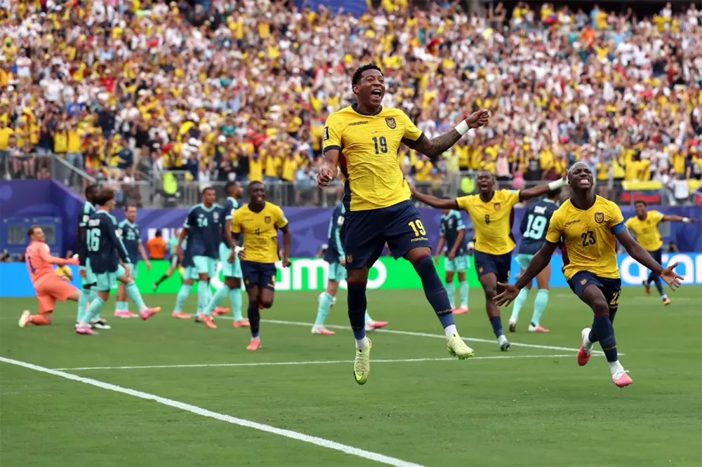 Equador vira sobre a Alemanha, avança na Copa e presidente decreta feriado nacional