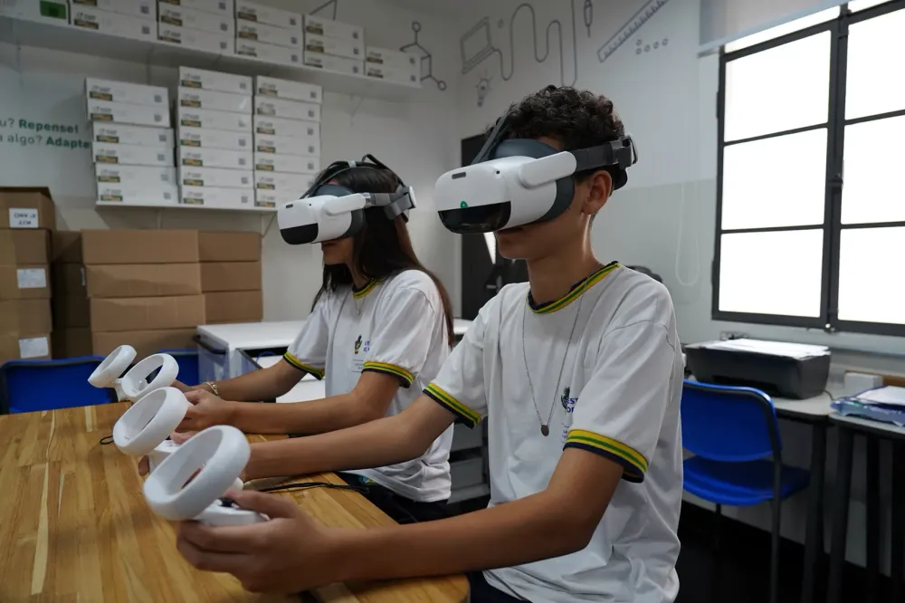 Rede estadual recebe ferramentas tecnológicas e materiais de apoio para o Enem