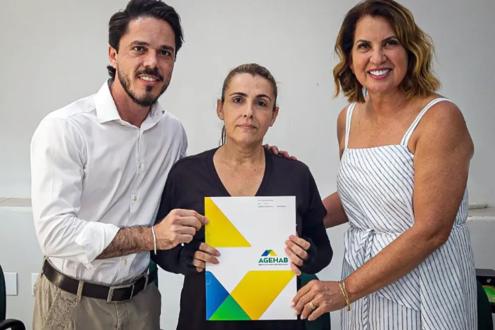 Piracanjuba recebe escrituras gratuitas e avança na regularização de imóveis