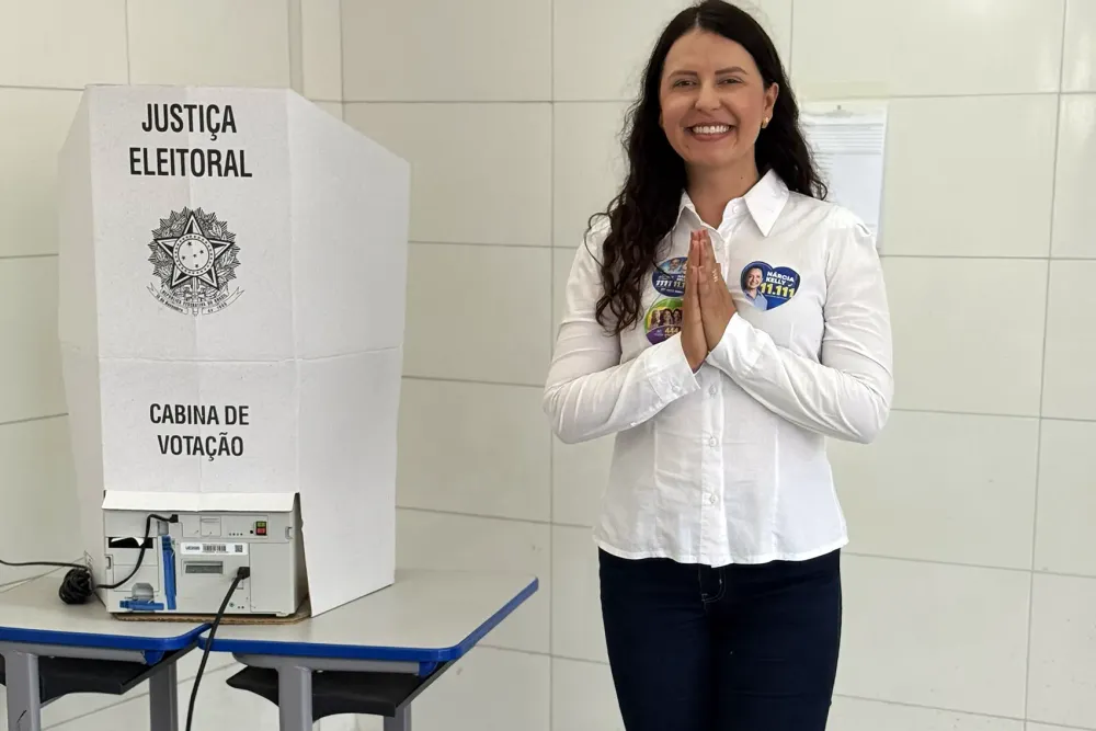 Nárcia Kelly vota no Colégio Estadual da Polícia Militar Dr. Belém, e mostra confiança: "Com fé em Deus e a força do povo goiano, chegaremos à Alego."