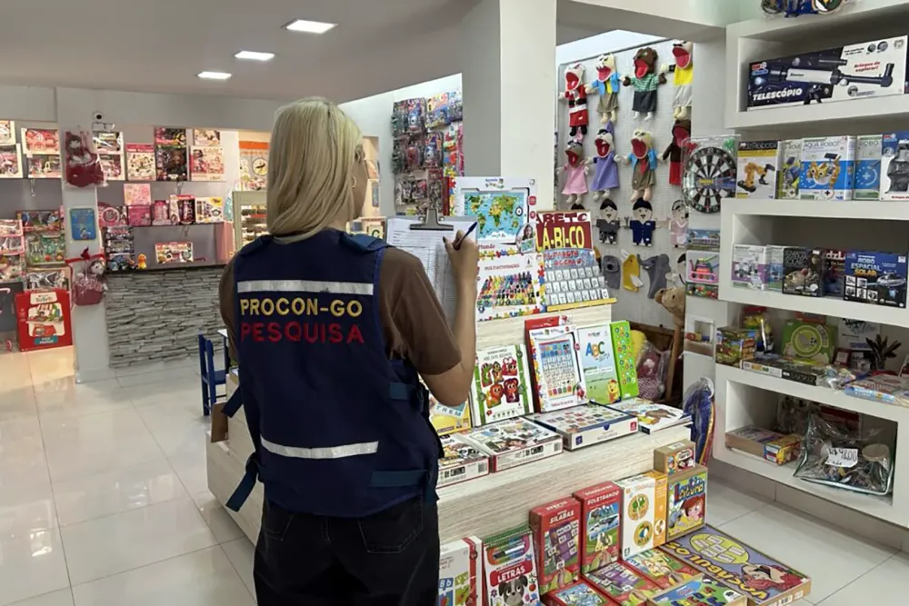 Presente igual, preço bem diferente: brinquedos variam até 400% em Goiânia