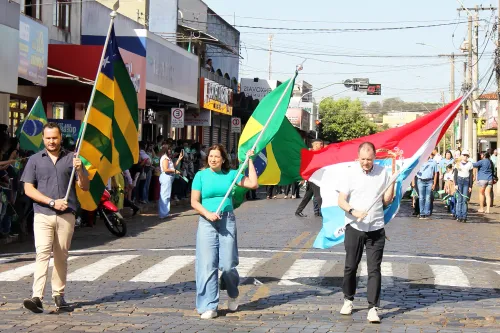 Piracanjuba celebra Independência do Brasil com ato cívico e desfile militar