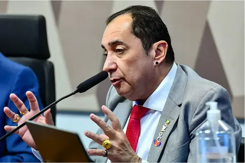 Emenda amplia transição e mantém chance de reeleição para prefeitos em 2024 e governadores em 2026