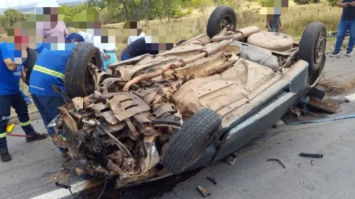 Pai, mãe e filho morrem em colisão entre carro e ambulância na BR-153, em Morrinhos