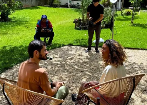 Artista silvaniense Nando de Sousa e Estúdio Tots são destaque no programa No Balaio