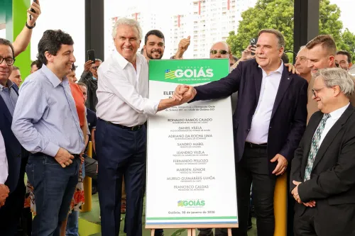 Caiado entrega reconstrução do Terminal Praça A e 21 ônibus elétricos