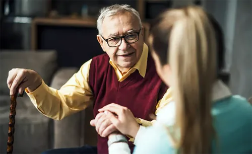 Governo atualiza o Estatuto do Idoso e aumenta pena de prisão para quem descumprir