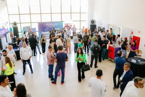 Canedo sedia Fórum de Cidades Digitais e reafirma protagonismo regional em inovação pública