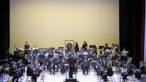 Banda Sinfônica faz concerto gratuito com convidados no Teatro Basileu França