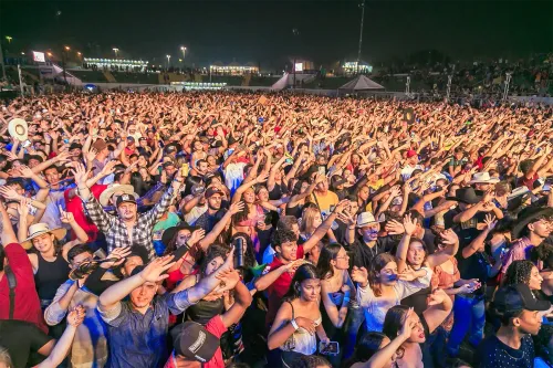 Prefeituras destinam R$ 5 bilhões para shows enquanto serviços públicos passam por crise