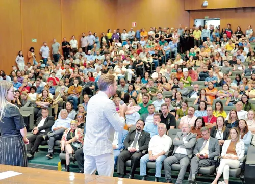Alego bate novo recorde e chega a mais de 6 mil comissionados; número supera população de 109 cidades de Goiás