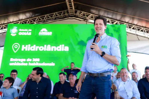 Governador entrega 268 moradias em Hidrolândia e destaca avanço do programa Pra Ter Onde Morar em todo o estado