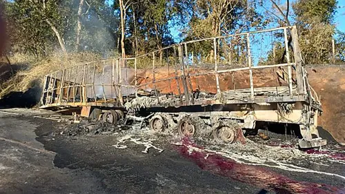 Caminhão com produtos químicos pega fogo na BR-153 e vazamento preocupa autoridades ambientais em Goiás