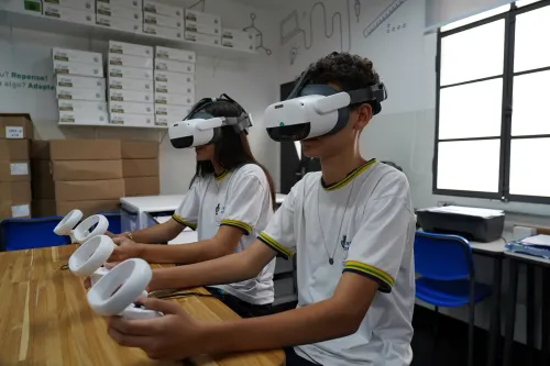 Rede estadual recebe ferramentas tecnológicas e materiais de apoio para o Enem