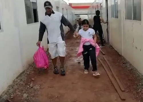 Mães denunciam lama, risco de choque e condições precárias em escola de Senador Canedo