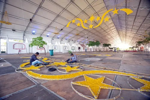 Montagem do Natal do Bem gera empregos e movimenta economia em Goiânia